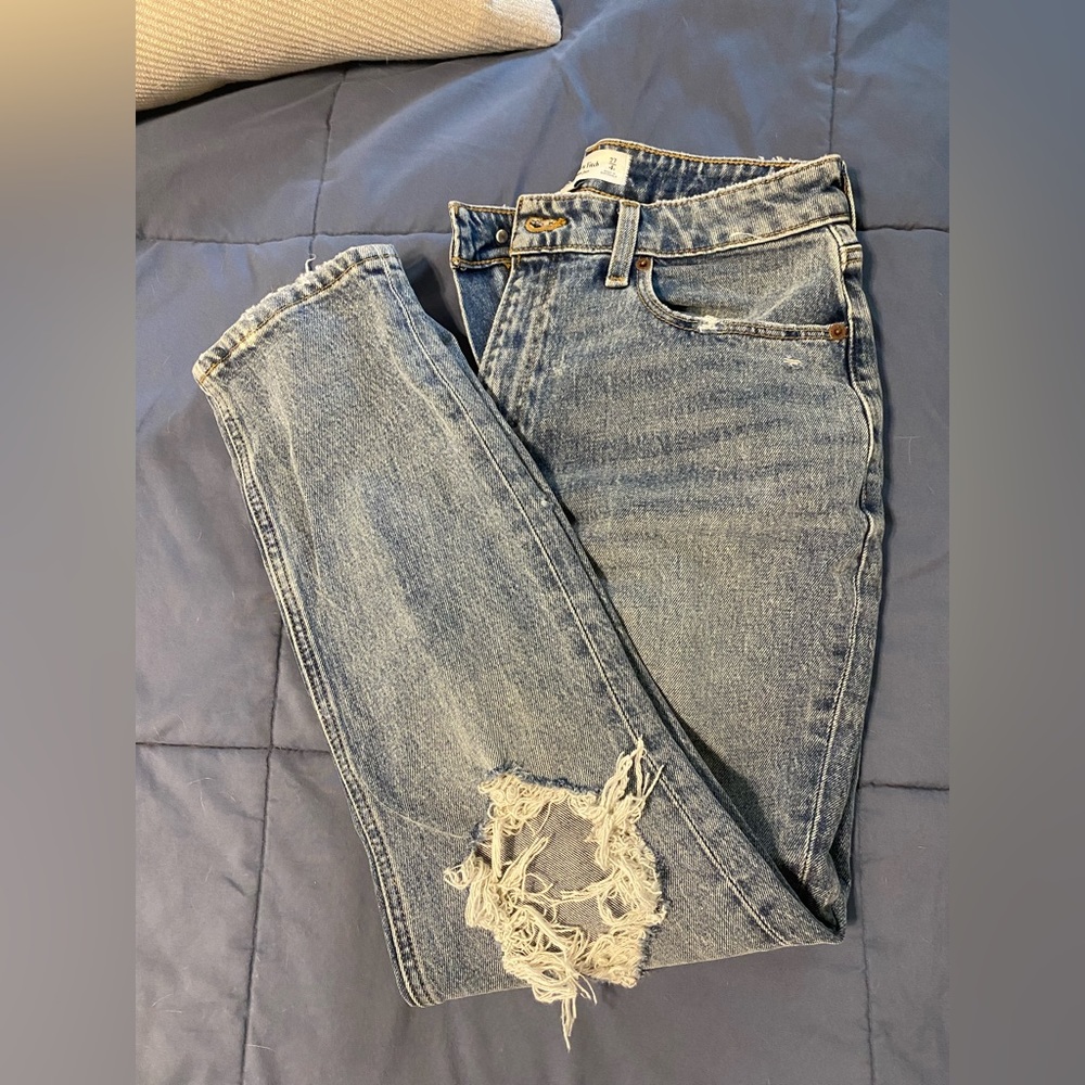 NWT Abercrombie Curve Love High Rise Mom Jeans size 27